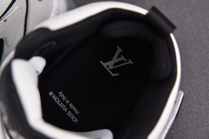 L1VV TRAINER