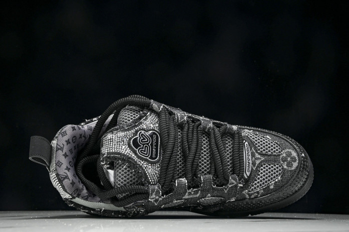 L1VV TRAINER