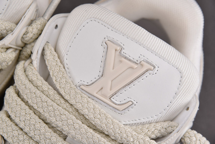 L1VV TRAINER