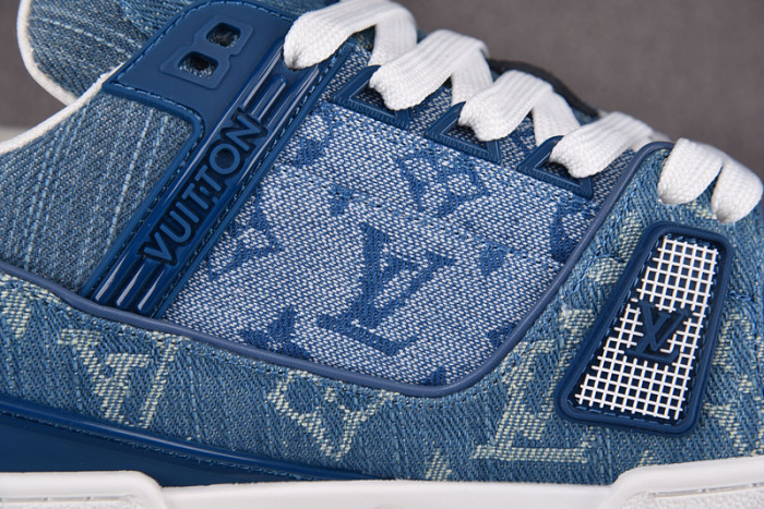 L1VV TRAINER