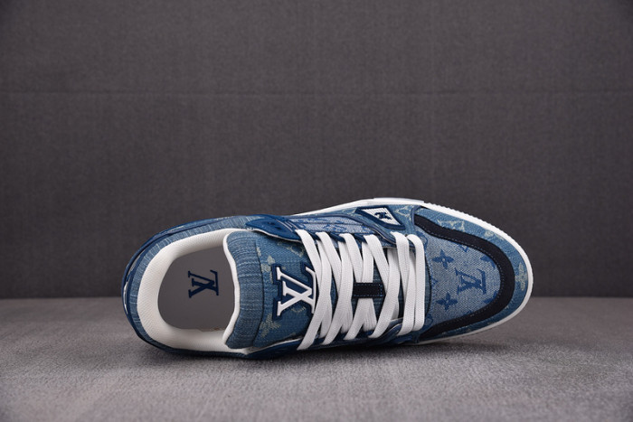 L1VV TRAINER