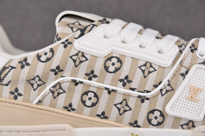 L1VV TRAINER