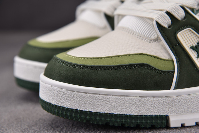 L1VV TRAINER