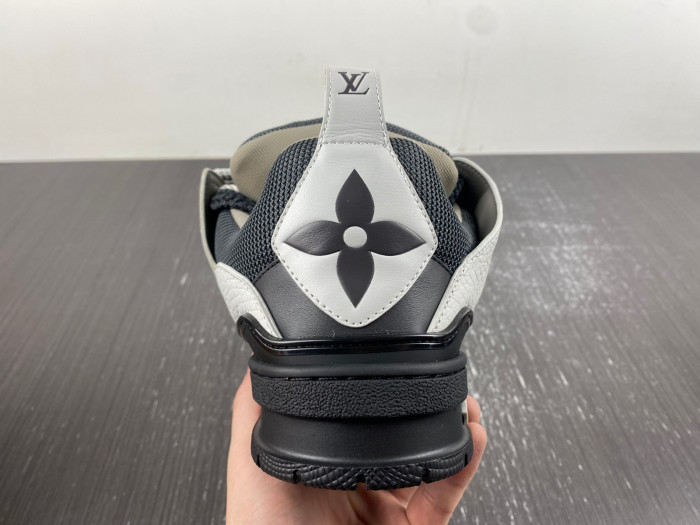 L1VV TRAINER