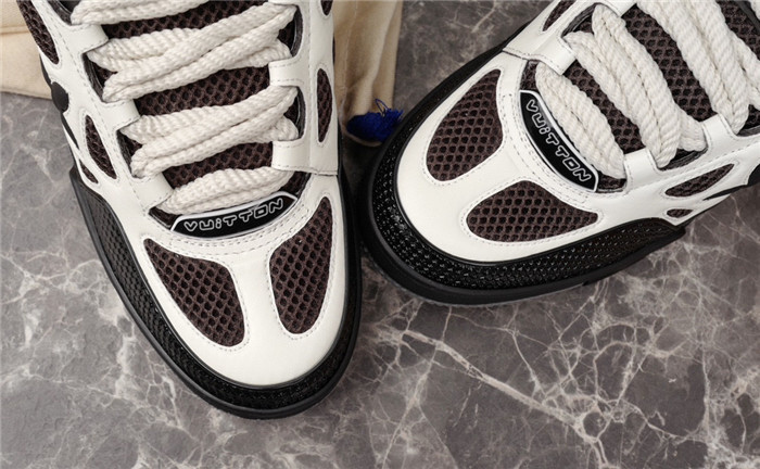 L1VV TRAINER