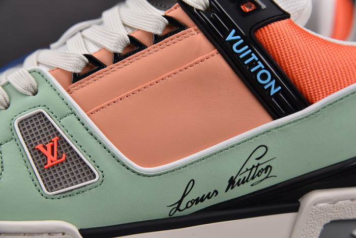 L1VV TRAINER