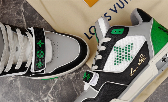 L1VV TRAINER