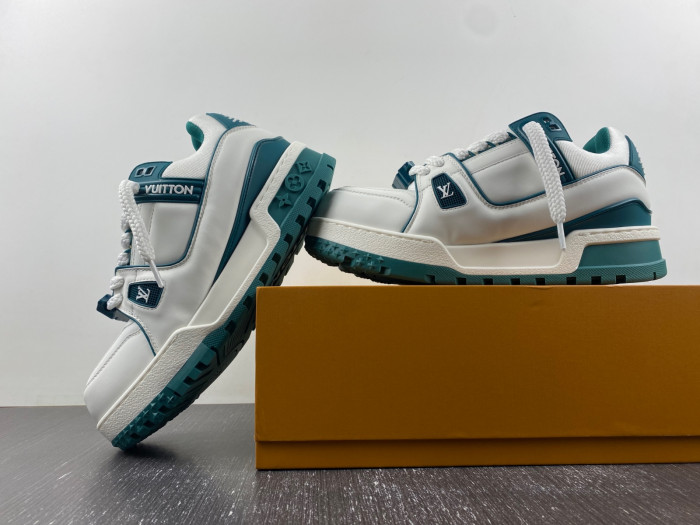 L1VV TRAINER