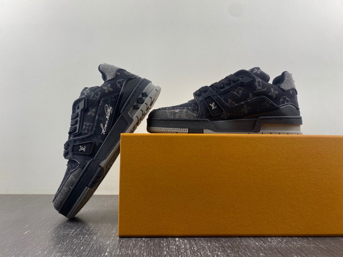 L1VV TRAINER