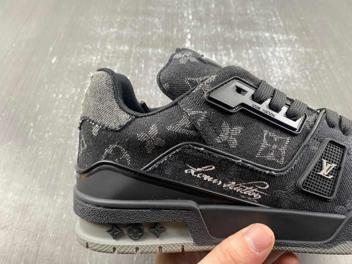 L1VV TRAINER