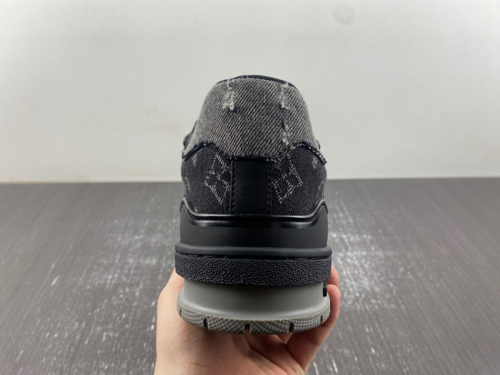 L1VV TRAINER