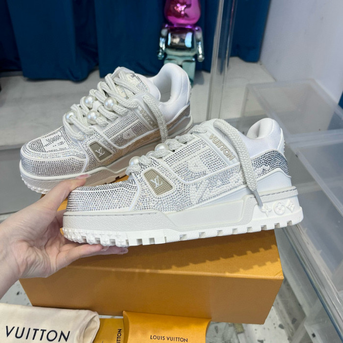 L1VV TRAINER