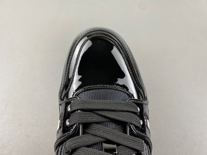 L1VV TRAINER