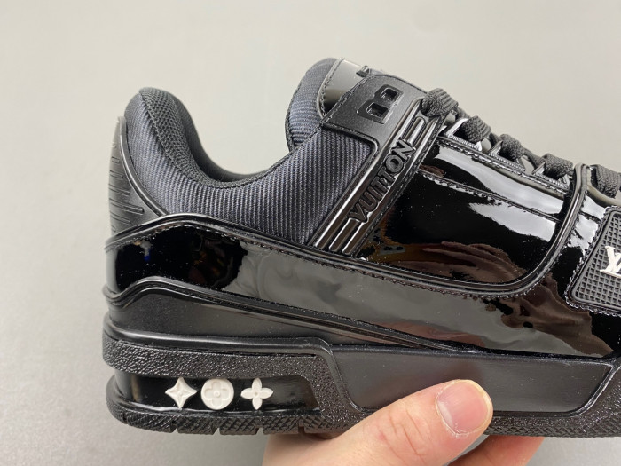 L1VV TRAINER
