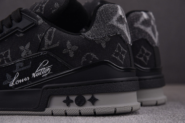 L1VV TRAINER