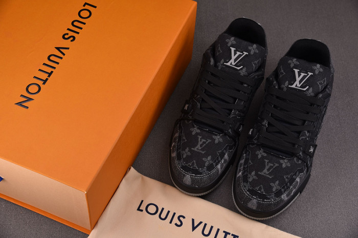 L1VV TRAINER