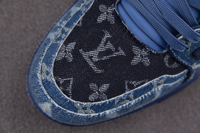 L1VV TRAINER