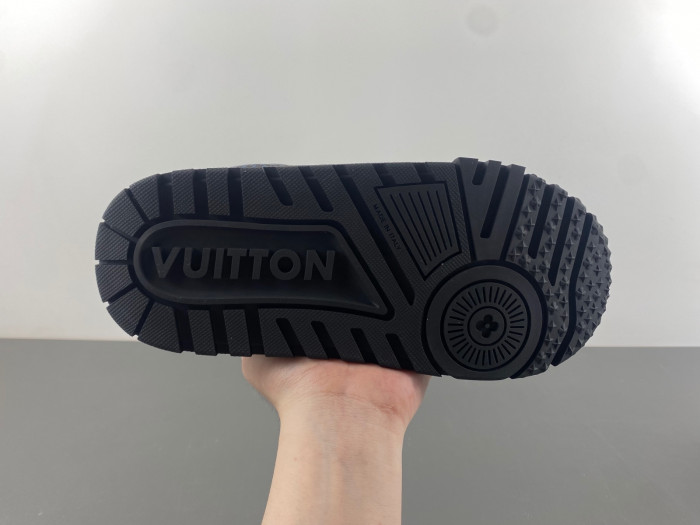 L1VV TRAINER
