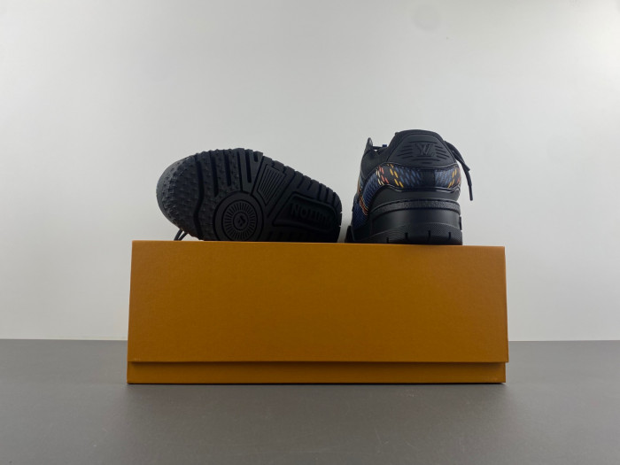 L1VV TRAINER