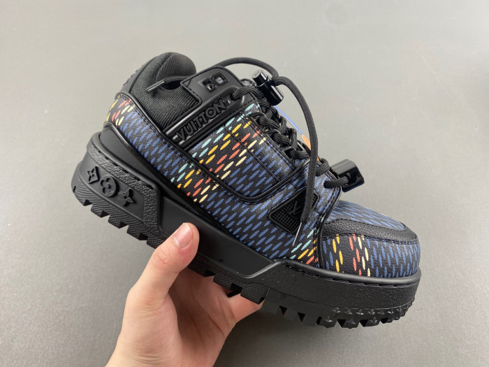 L1VV TRAINER
