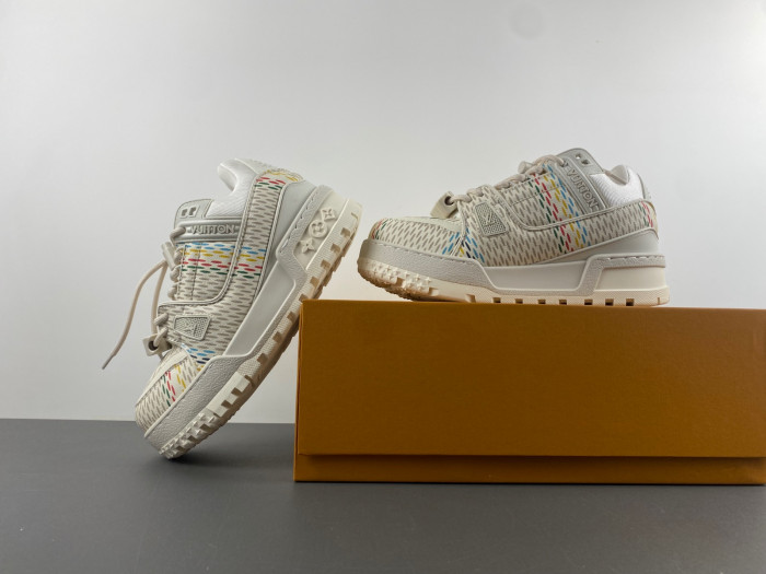 L1VV TRAINER