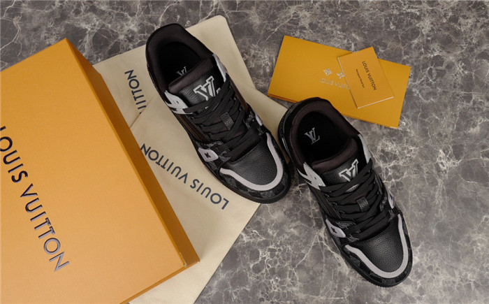 L1VV TRAINER