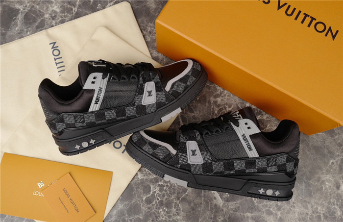 L1VV TRAINER