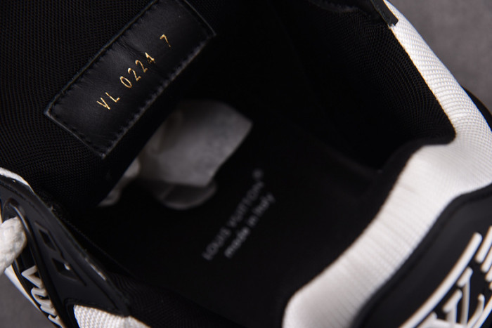 L1VV TRAINER