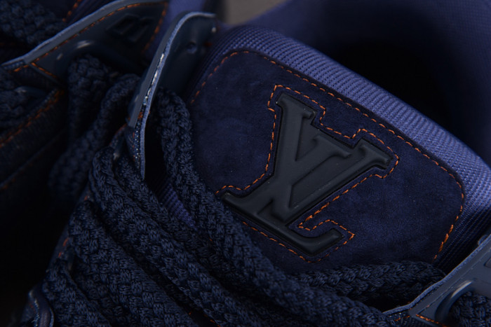 L1VV TRAINER