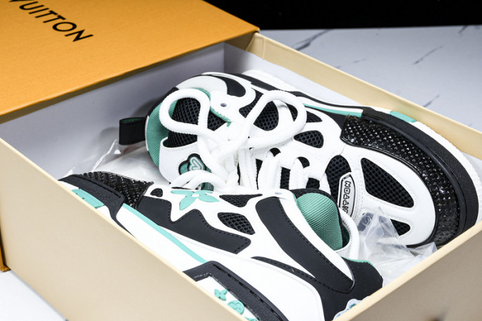 L1VV TRAINER