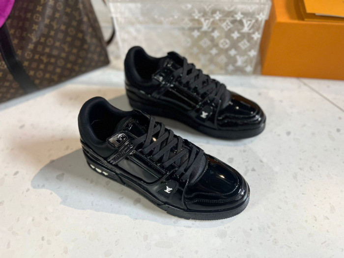 L1VV TRAINER