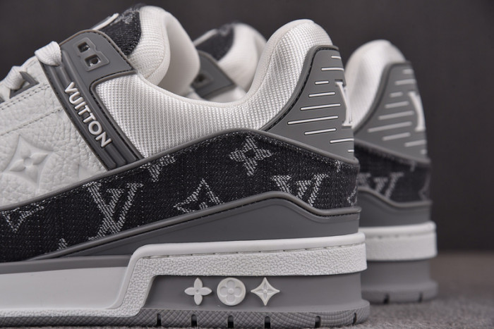 L1VV TRAINER