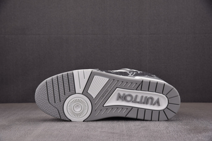 L1VV TRAINER