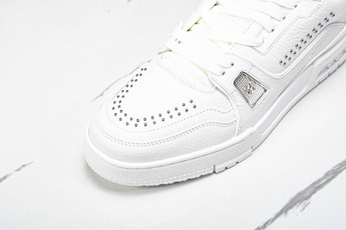 L1VV TRAINER