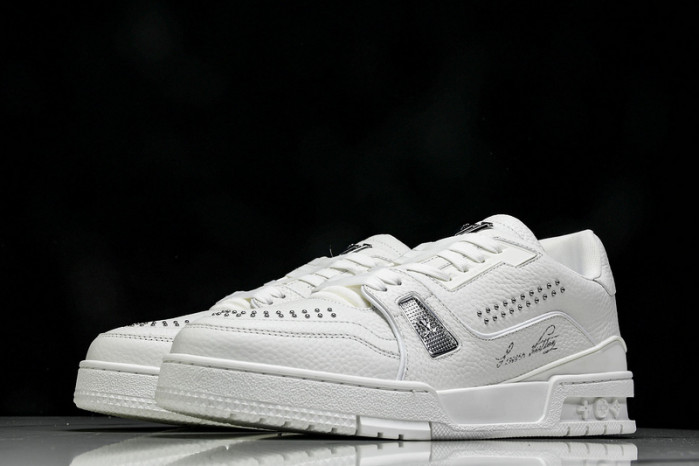L1VV TRAINER
