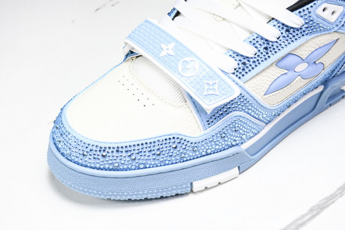 L1VV TRAINER