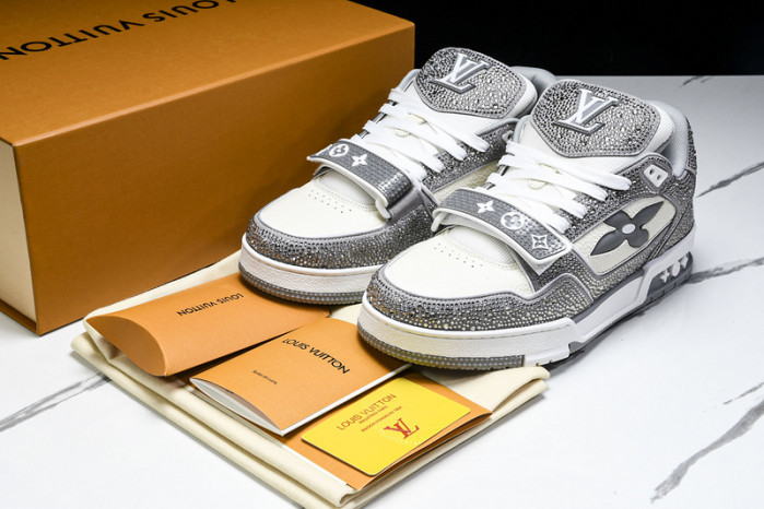 L1VV TRAINER