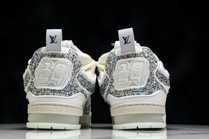 L1VV TRAINER