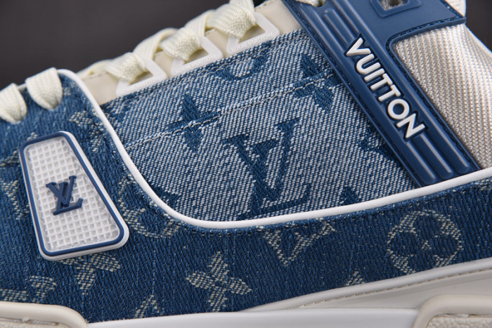 L1VV TRAINER
