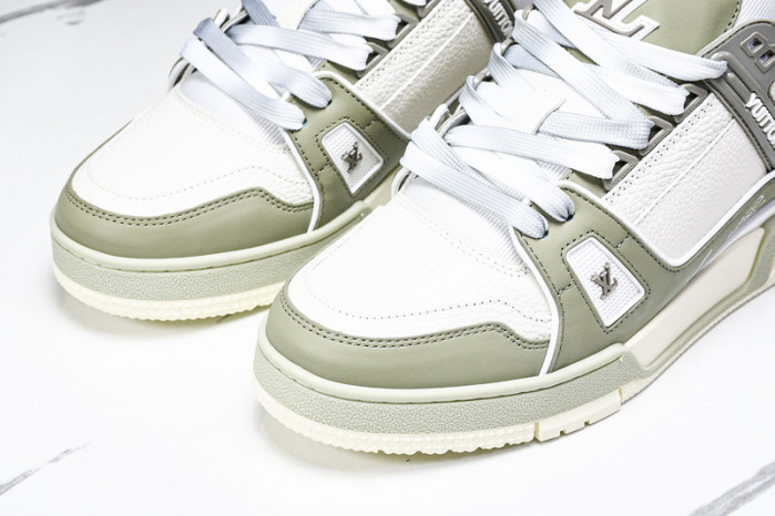 L1VV TRAINER