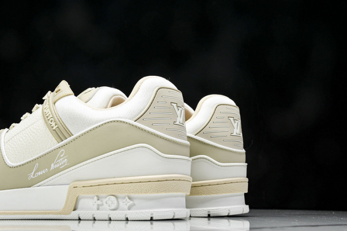 L1VV TRAINER