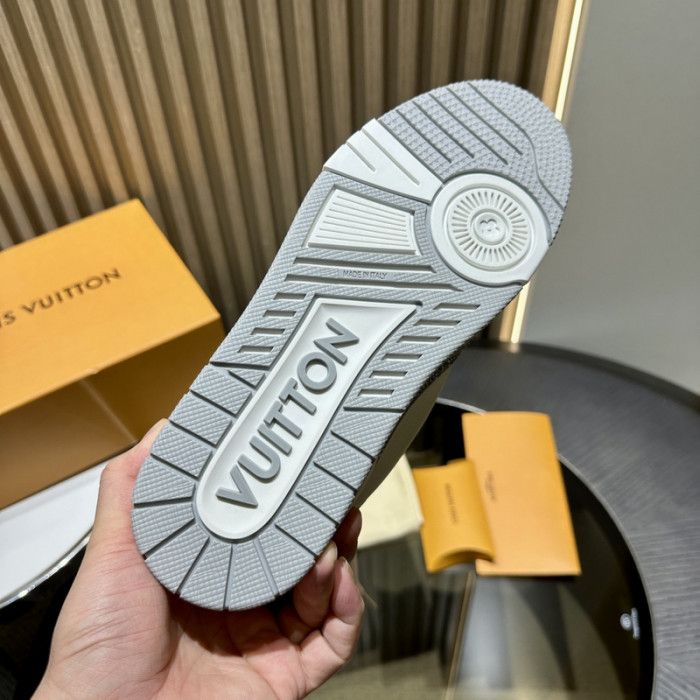 L1VV TRAINER