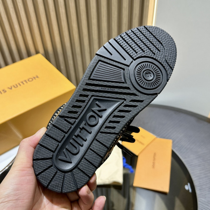 L1VV TRAINER