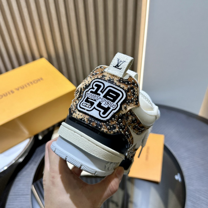 L1VV TRAINER