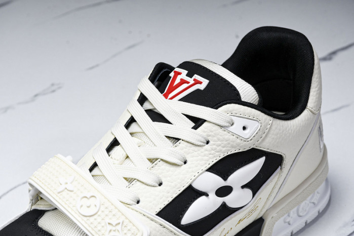 L1VV TRAINER
