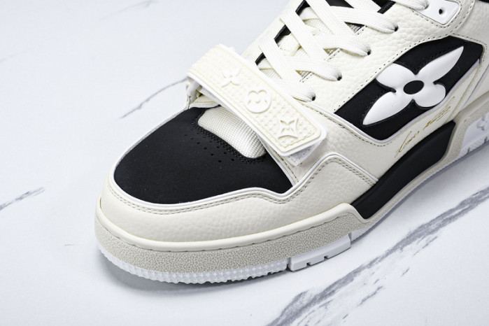 L1VV TRAINER