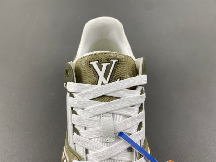 L1VV TRAINER