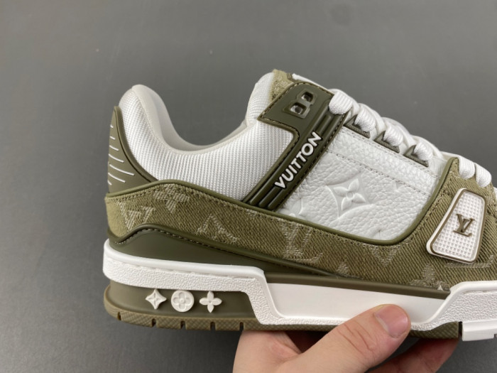 L1VV TRAINER