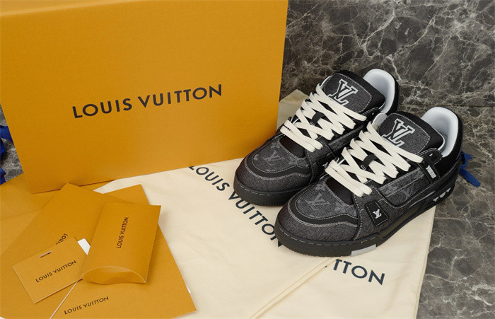 L1VV TRAINER