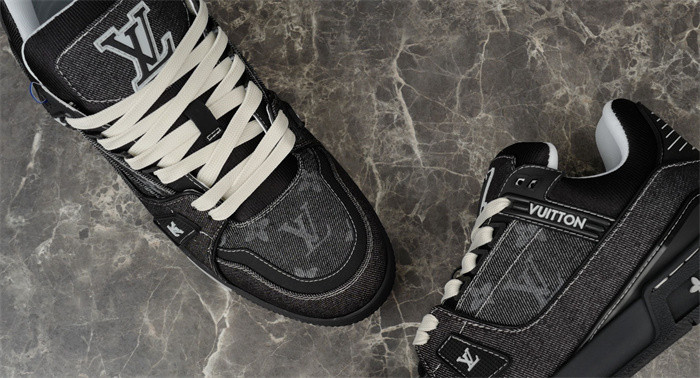 L1VV TRAINER